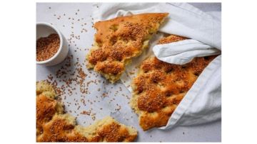 Λαγάνα: Μέχρι και 4,5 ευρώ η τιμή της φέτος - Τι λένε οι αρτοποιοί