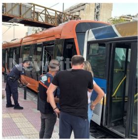 Τροχαίο στον Πειραιά: Λεωφορείο συγκρούστηκε με τραμ - 30 επιβάτες τραυματίστηκαν