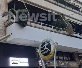 Παλαιό Φάληρο: Σοβάδες έπεσαν για τρίτη φορά από πολυκατοικία στο πεζοδρόμιο κεντρικού δρόμου