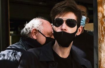 Συνέλαβαν τον Μένιο Φουρθιώτη - Κατασχέθηκαν ηλεκτρονικοί υπολογιστές