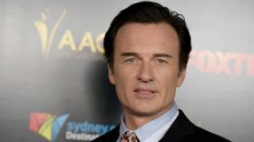 Πέθανε σε ηλικία 56 ετών ο ηθοποιός του Nip/Tuck Τζούλιαν ΜακΜάχον