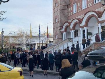 Θεοφάνεια: ''Βούλιαξε'' από πιστούς ο Άγιος Δημήτριος - Απίστευτες εικόνες