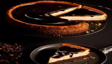 Η συνταγή της ημέρας, Δευτέρα 1 Δεκεμβρίου 2025: ''Τσιζκέικ με σιρόπι καφέ''