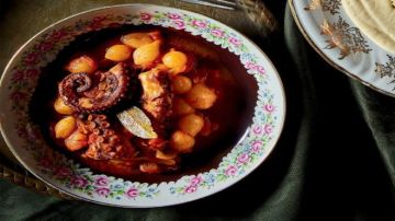 Η συνταγή της ημέρας, Τετάρτη 3 Δεκεμβρίου 2025:  ''Χταπόδι στιφάδο από την Αλικαρνασσό (Μπόντρουμ)''