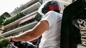 Διανομέας ετών 58: Μονόδρομος το delivery για τον κ. Γιώργο