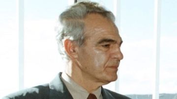 Πέθανε το ιδρυτικό μέλος του ΠΑΣΟΚ και πρώην δήμαρχος Αχαρνών Δημήτρης Παπανίκας