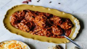 Η συνταγή της ημέρας, Τρίτη 2 Δεκεμβρίου 2025: ''Εύκολο στιφάδο με αρνάκι''