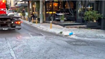 Αυτοκίνητο έπεσε σε καφετέρια στον παράδρομο της Συγγρού 