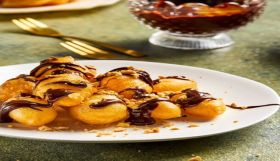 Η συνταγή της ημέρας, Δευτέρα 30 Μαρτίου 2026: ''Λουκουμάδες με νηστίσιμη σος σοκολάτας''