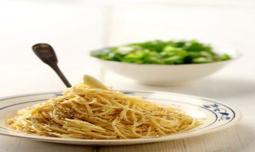 Η συνταγή της ημέρας, Τετάρτη 1 Απριλίου 2026: ''Μακαρονάδα με σκόρδο και σουσάμι, από την Εύη Βουτσινά''