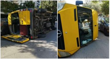 Παλαιό Φάληρο: Ανατράπηκε σχολικό λεωφορείο που μετέφερε παιδιά μετά από σύγκρουση με Ι.Χ.