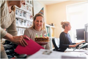 Τα γενέθλια στο γραφείο που δεν φανταζόσουν!