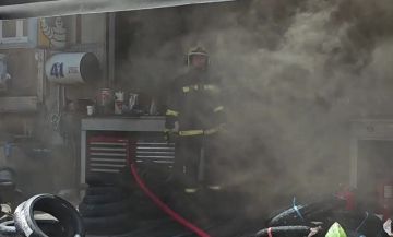 Κλειστή Μιχαλακοπούλου λόγω φωτιάς σε κατάστημα ελαστικών