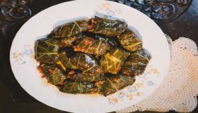 Η συνταγή της ημέρας, Τετάρτη 24 Δεκεμβρίου 2025: ''Σαρμάδες με ποντιακό μαύρο λάχανο και πλιγούρι, από το Άγιον Όρος''