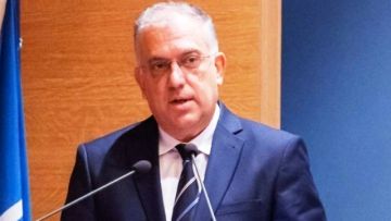 Νέος Κόσμος: Πέτρες και μπογιές στο γραφείο του υπουργού Προστασίας του Πολίτη