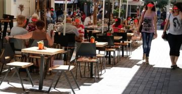 Νέα μέτρα για την εστίαση: Αλλαγή στις αποστάσεις τραπεζοκαθισμάτων - Τι ισχύει