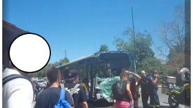 Σύγκρουση λεωφορείων στη Βούλα: Τουλάχιστον 32 τραυματίες, ανάμεσά τους 12 ανήλικοι