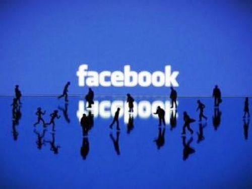 «Έπεσε» παγκοσμίως το Facebook