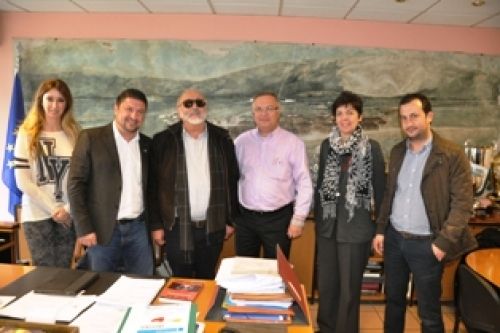 Συνάντηση ενημέρωσης του Κοινοβουλευτικού Εκπροσώπου του ΣΥΡΙΖΑ-ΕΚΜ από το Δήμαρχο Βύρωνα Νίκο Χαρδαλιά