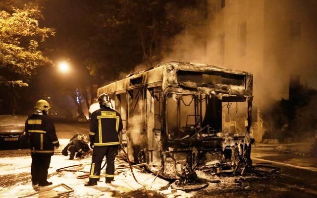 Αποζημίωση 700.000 ευρώ από το Δημόσιο για καταστροφή λεωφορείων από μολότοφ
