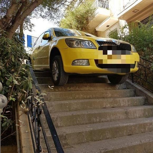 Ταξιτζής στο Παγκράτι έκανε παρκάρισμα για... 30 κλήσεις
