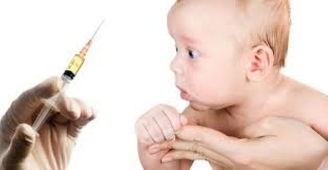 Ο παιδίατρος Α.Δαρζέντας αποδομεί σε όλο το διαδίκτυο τους 6 μύθους για τον εμβολιασμό