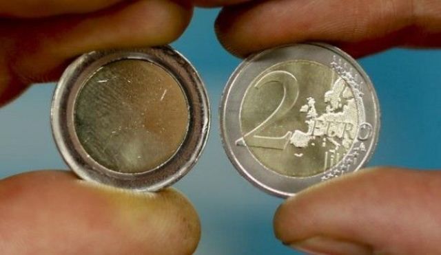 Χρεωκοπία εντός ευρώ. Να τι ετοιμάζουν για την Ελλάδα