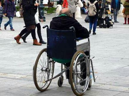 Χαράτσι στα αναπηρικά επιδόματα -Θεωρείται εισόδημα, επιβαρύνεται με εισφορά αλληλεγγύης. 