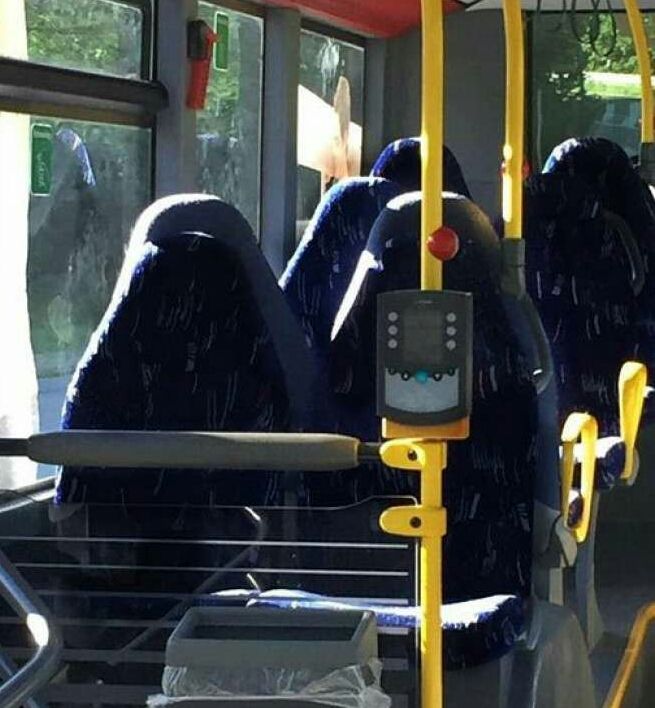 Νορβηγία: Ακροδεξιοί παραληρούν για ''ισλαμιστές τρομοκράτες'' ενώ η φωτογραφία απεικονίζει... άδειες θέσεις λεωφορείου.