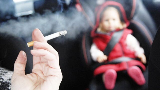 Πρόστιμο μαμούθ για κάπνισμα στο αυτοκίνητο όταν επιβαίνουν ανήλικοι.