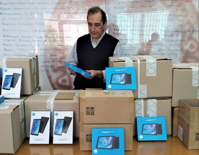 Ο Δήμος Βύρωνα προμηθεύτηκε tablets για τους μαθητές που δεν διαθέτουν