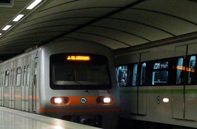 Διακοπή δρομολογίων στη γραμμή 2 του Μετρό – Άνθρωπος έπεσε στις γραμμές