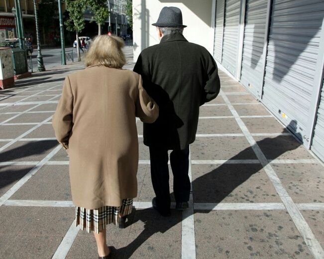 Το «brain drain» των ηλικιωμένων: Έλληνες συνταξιούχοι μεταναστεύουν στη Βουλγαρία για να επιβιώσουν