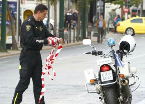 Kλειστή η Αρδηττού στο κέντρο της Αθήνας λόγω λαδιών στο οδόστρωμα