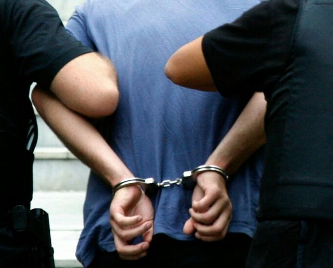  Σύλληψη επιδειξία στο Παγκράτι - Είχε αποφυλακιστεί με το νόμο Παρασκευόπουλου
