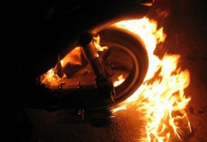 Πυρκαγιά σε μοτοσυκλέτα στην Αργυρούπολη