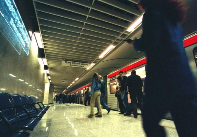 Πτώση άνδρα στις ράγες του Μετρό χθες το βράδυ – Μεταφέρθηκε στο νοσοκομείο