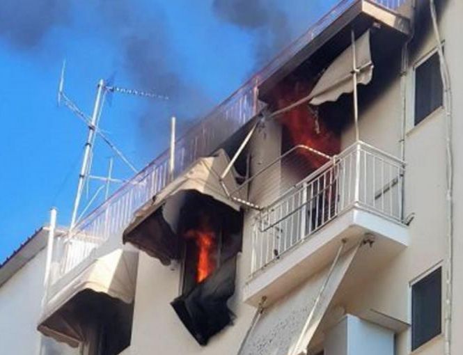 Στις φλόγες διαμέρισμα στον Άλιμο - Εκκενώθηκε πολυκατοικία