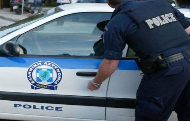 Γλυφάδα: Κάρφωσε στιλό σε αστυνομικό, που πήγε να τον ελέγξει για πολεοδομικές παραβάσεις
