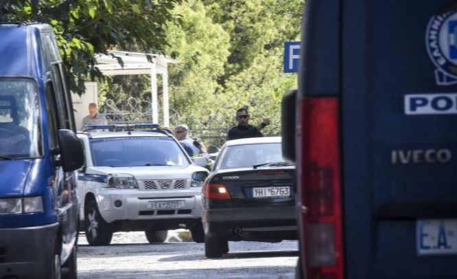 Λεωφορείο της ΕΛ.ΑΣ. προκάλεσε ατύχημα στη Σχολή Ευελπίδων - Έσπευσε να εξαφανισθεί ο οδηγός