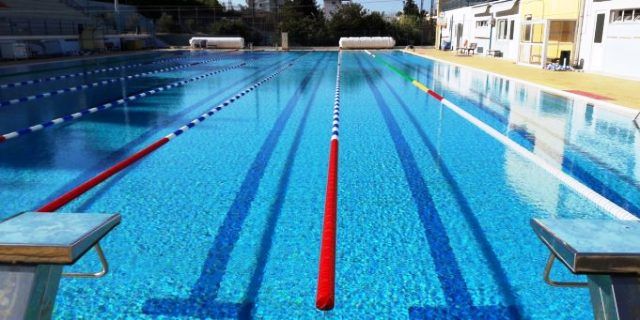 Θεραπευτική κολύμβηση για παιδιά με αναπηρία στο δημοτικό κολυμβητήριο Ηλιούπολης