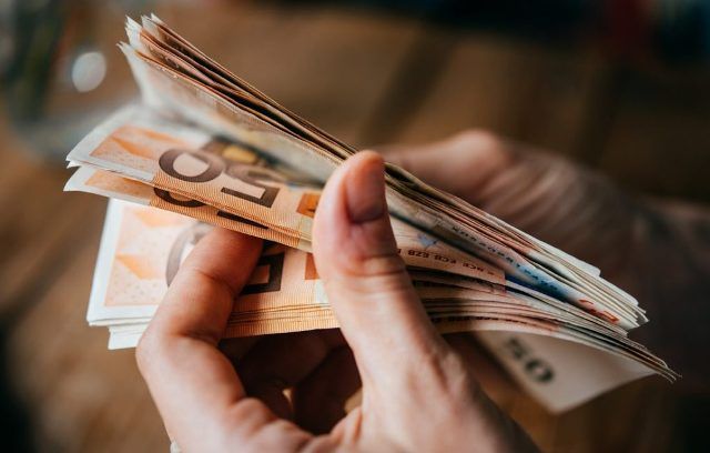 ΟΑΕΔ: Η αίτηση για το επίδομα των 1.150 ευρώ - Οι δικαιούχοι