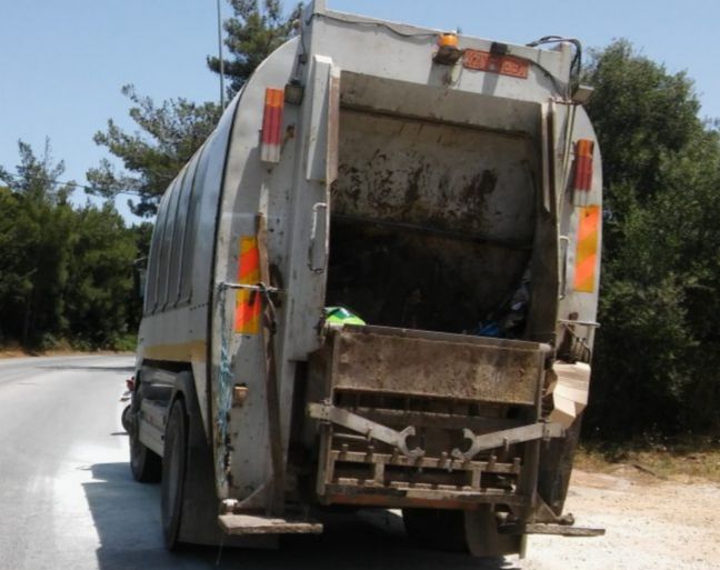 Δήμος Βύρωνα: Εργατικό ατύχημα για οδηγό απορριμματοφόρου