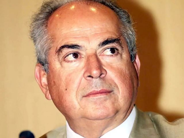 Πέθανε ο Δημήτρης Αποστολάκης - Πρώην υφυπουργός Άμυνας και στενός συνεργάτης του Ανδρέα Παπανδρέου