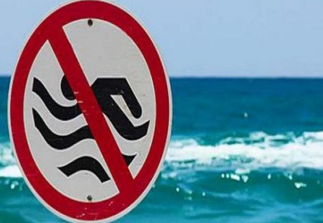 Υπουργείο Υγείας: Σε αυτές τις παραλίες της Αττικής απαγορεύεται το κολύμπι