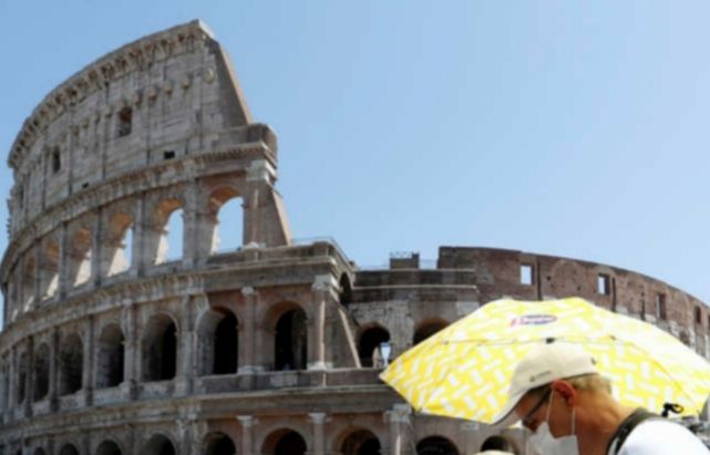Κορονοϊός: 11 εκατ. μάσκες θα διανέμονται καθημερινά στα σχολεία της Ιταλίας