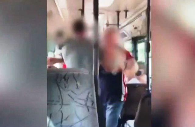 Εικόνες ντροπής σε λεωφορείο για Δάφνη - Μπουνιές και ανελέητο ξύλο για τη χρήση μάσκας