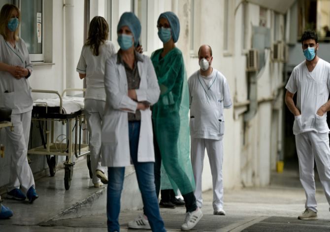 Οι νοσοκομειακοί γιατροί κατεβαίνουν σε 24ωρη απεργία εν μέσω πανδημίας