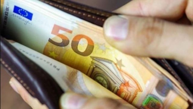 Αυξάνεται στα 752 ευρώ ο κατώτατος μισθός