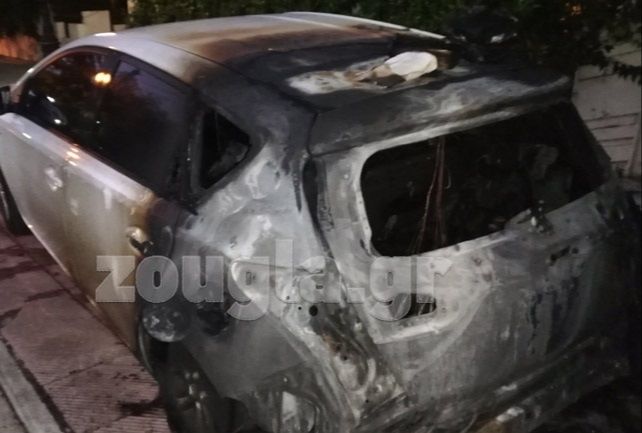 Εμπρηστική επίθεση στο αυτοκίνητο της Ελένης Ζαρούλια